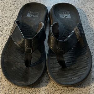 Reef Black Leather Thong Sandals, nearly new